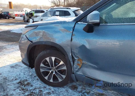 2023 Toyota Highlander Xle z USA, uszkodzony, nr VIN 5TDKDRBH9PS016824